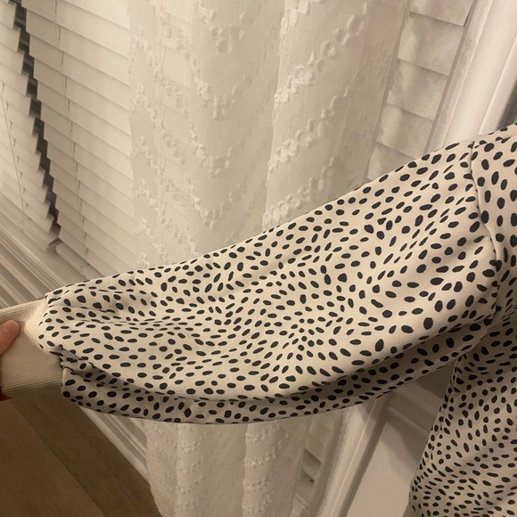 Calia Cheetah Spotted Tan‎ & Black Puff Sleeve Sweatshirt - Picture 2 of 5